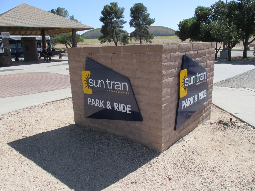 Golf Links and Kolb park and ride sign